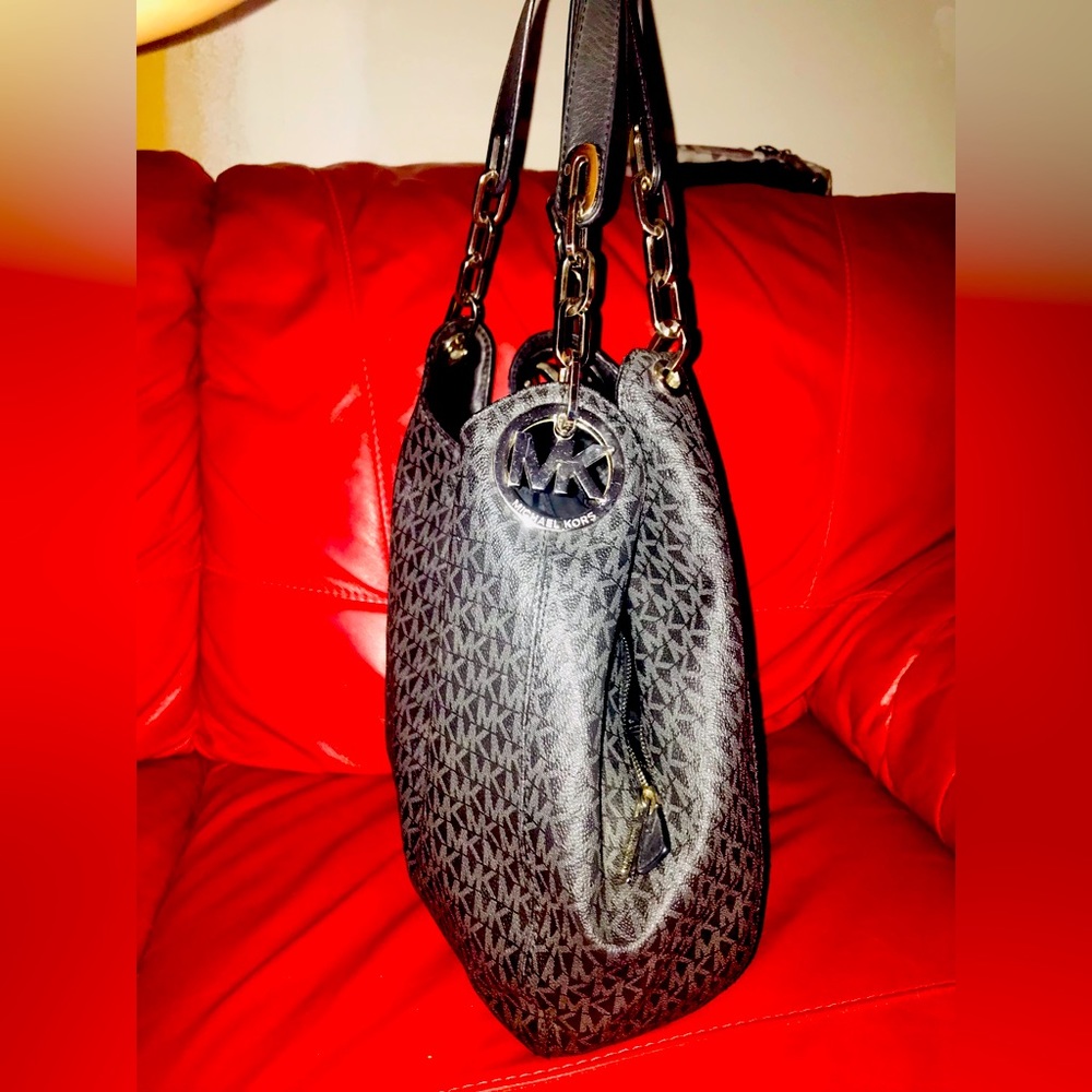 MK SIGNATURE HOBO BAG - Picture 2 of 2